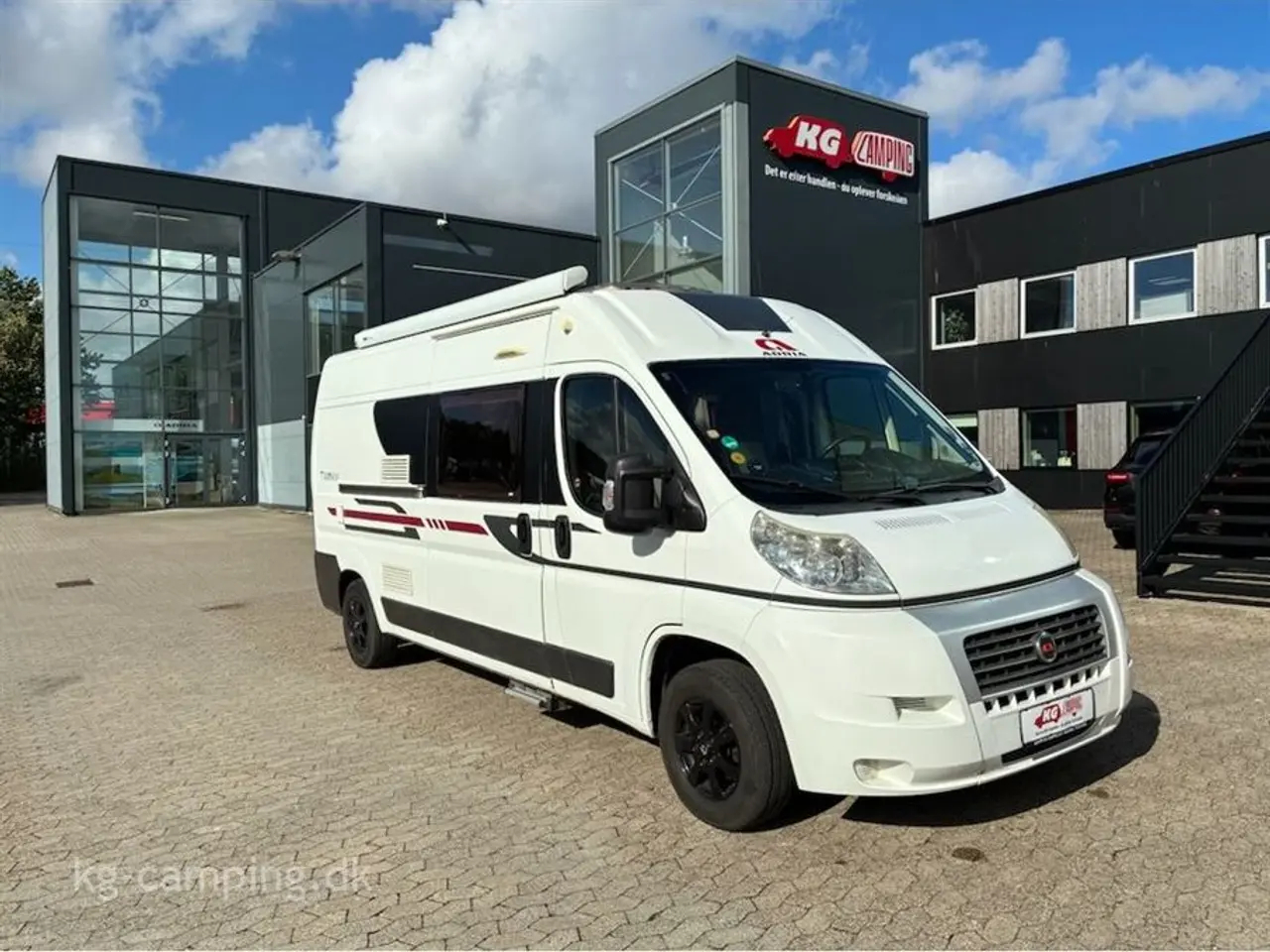 Billede 1 - 2013 - Adria Twin 600 SP Adria Twin 600 SP fra 2013 - veludstyret med bla. markise, solcelle, bodelsbatteri og meget mere.