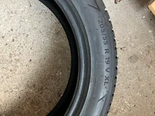 Nye (1.500 km.) helårsdæk (205/55 R 19) sælges.