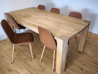 Spisebord med 6 stole 
