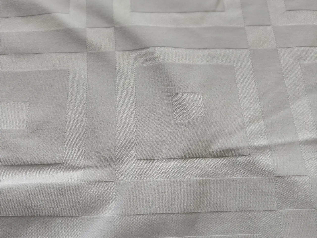 Billede 1 - Flot hvid Georg Jensen dug, 240x140 cm