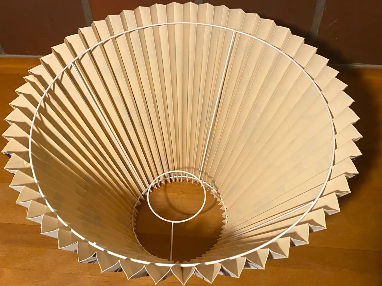 Billede 2 - Lampeskærm speciel til gulv/standerlampe kr. 25,-