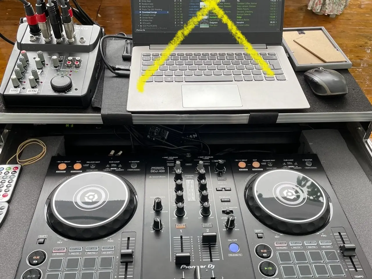 Billede 1 - UDLEJES - Komplet DJ udstyr til fest (100 pers)