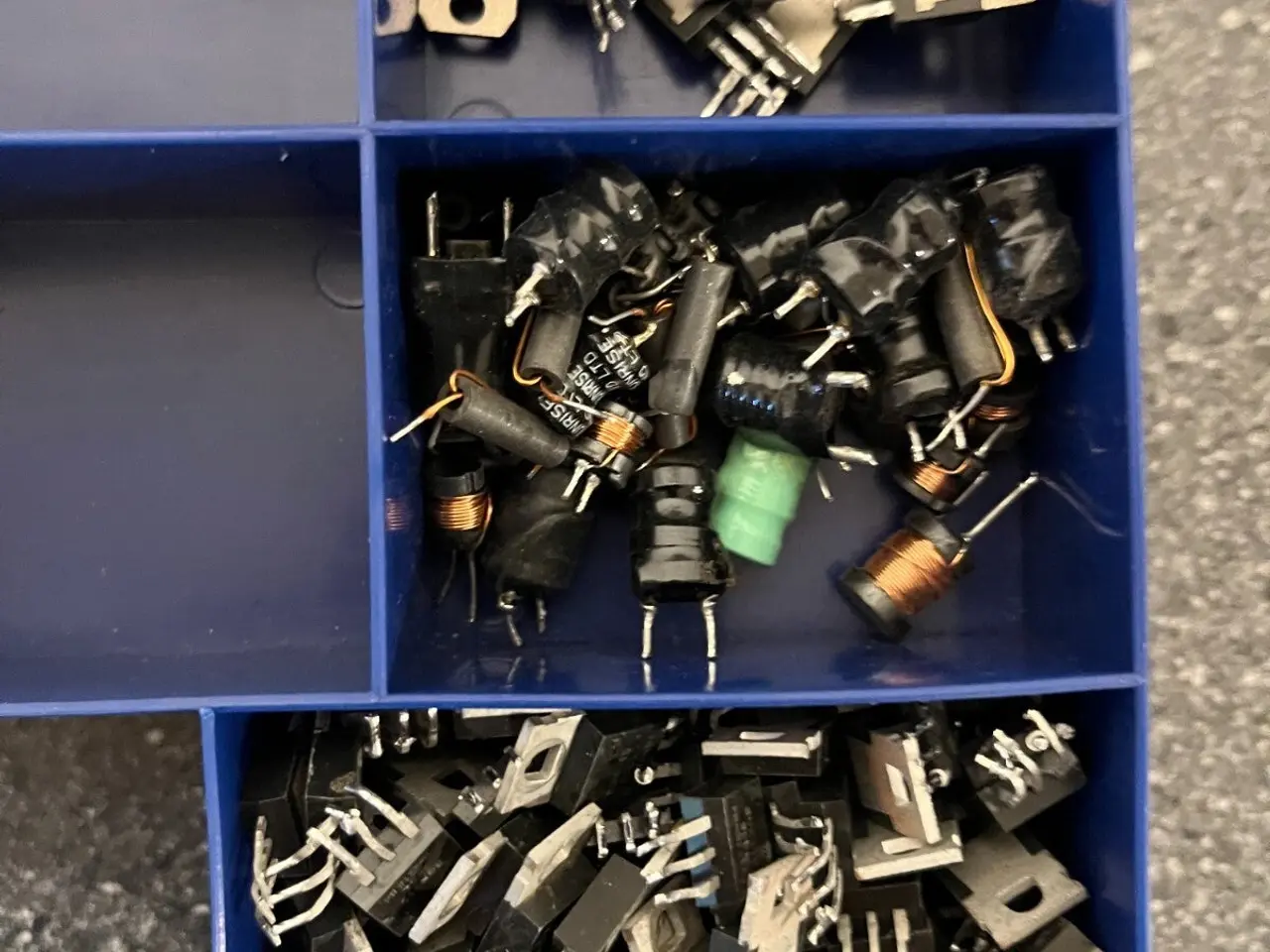 Billede 5 - Double-Sided Organizer Box med blandet Capacitors,