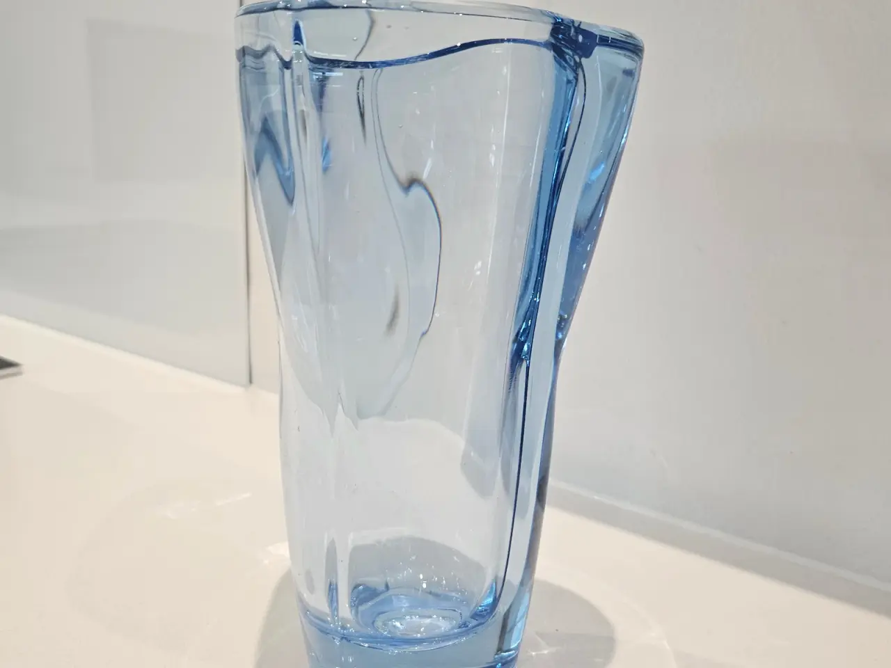 Billede 5 - Flot blålig vase.