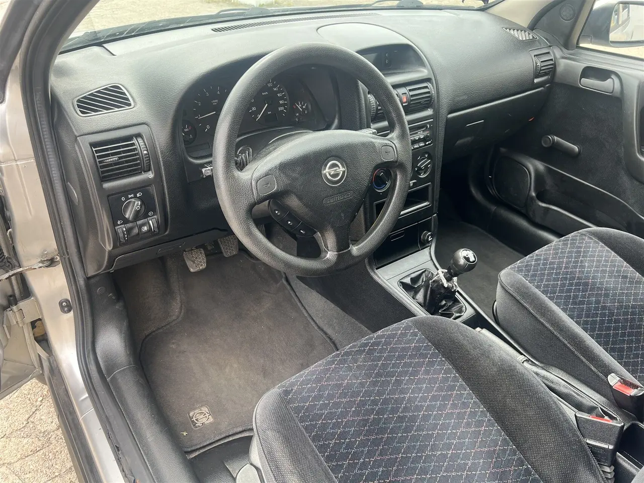Billede 9 - Opel Astra 1,6 16V Club 100HK 5d