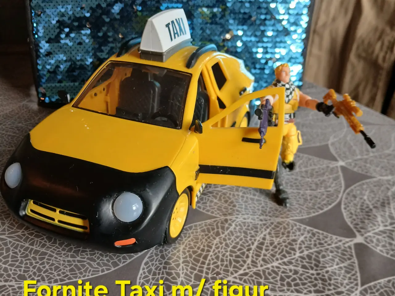 Billede 1 - FORNITE TAXI M/FIGUR
