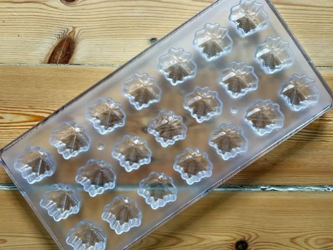 Billede 5 - Helt nye chokoladeforme med blad-facon