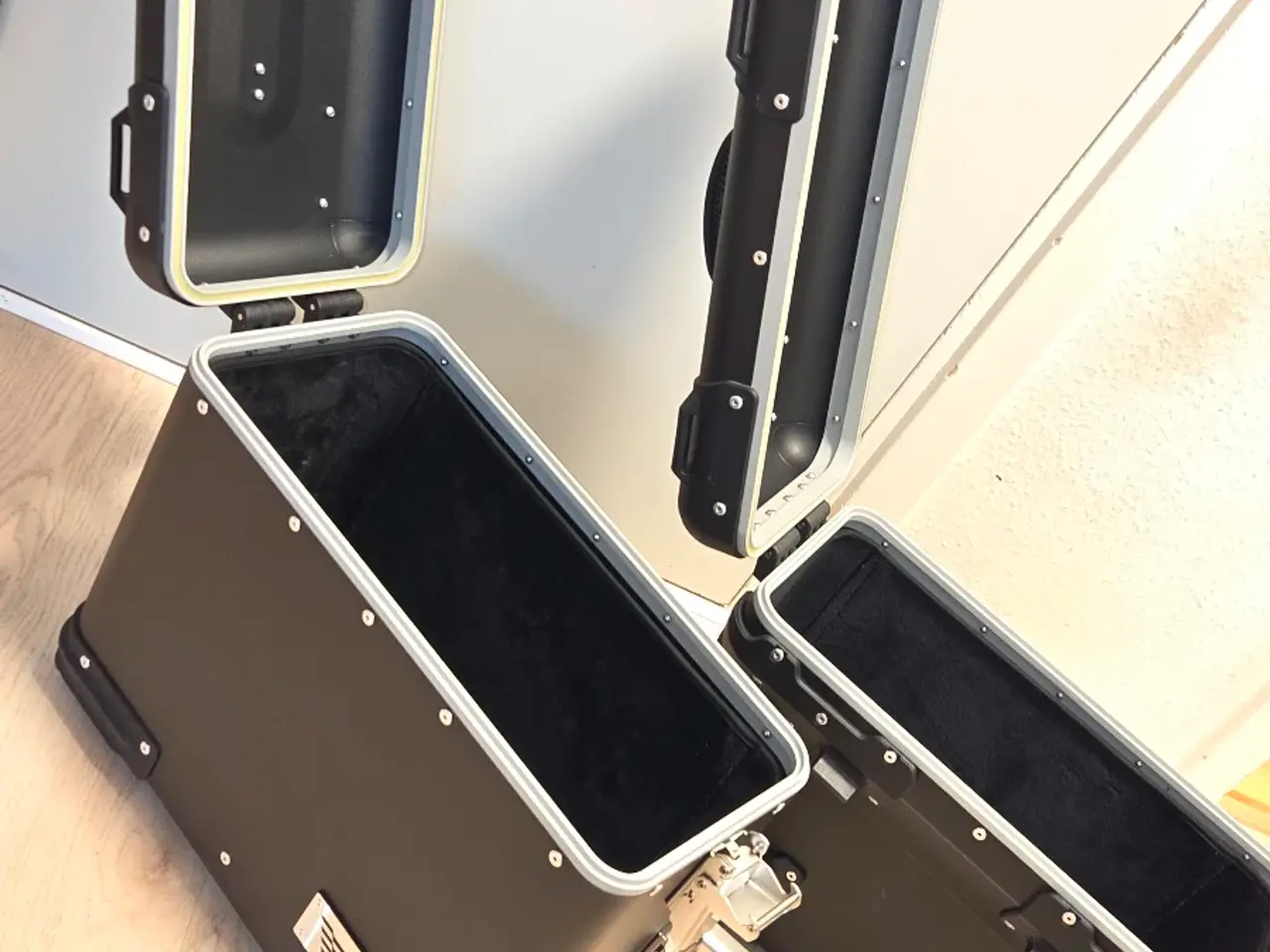Billede 7 - VOGE sidekufferter i aluminium – 2 stk.