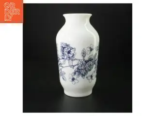 Vase i presset Opaline Mælkeglas med blåt blomstermotiv (str. 22 cm)