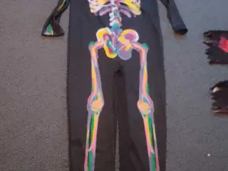 Skellet kostume str 9-12 år