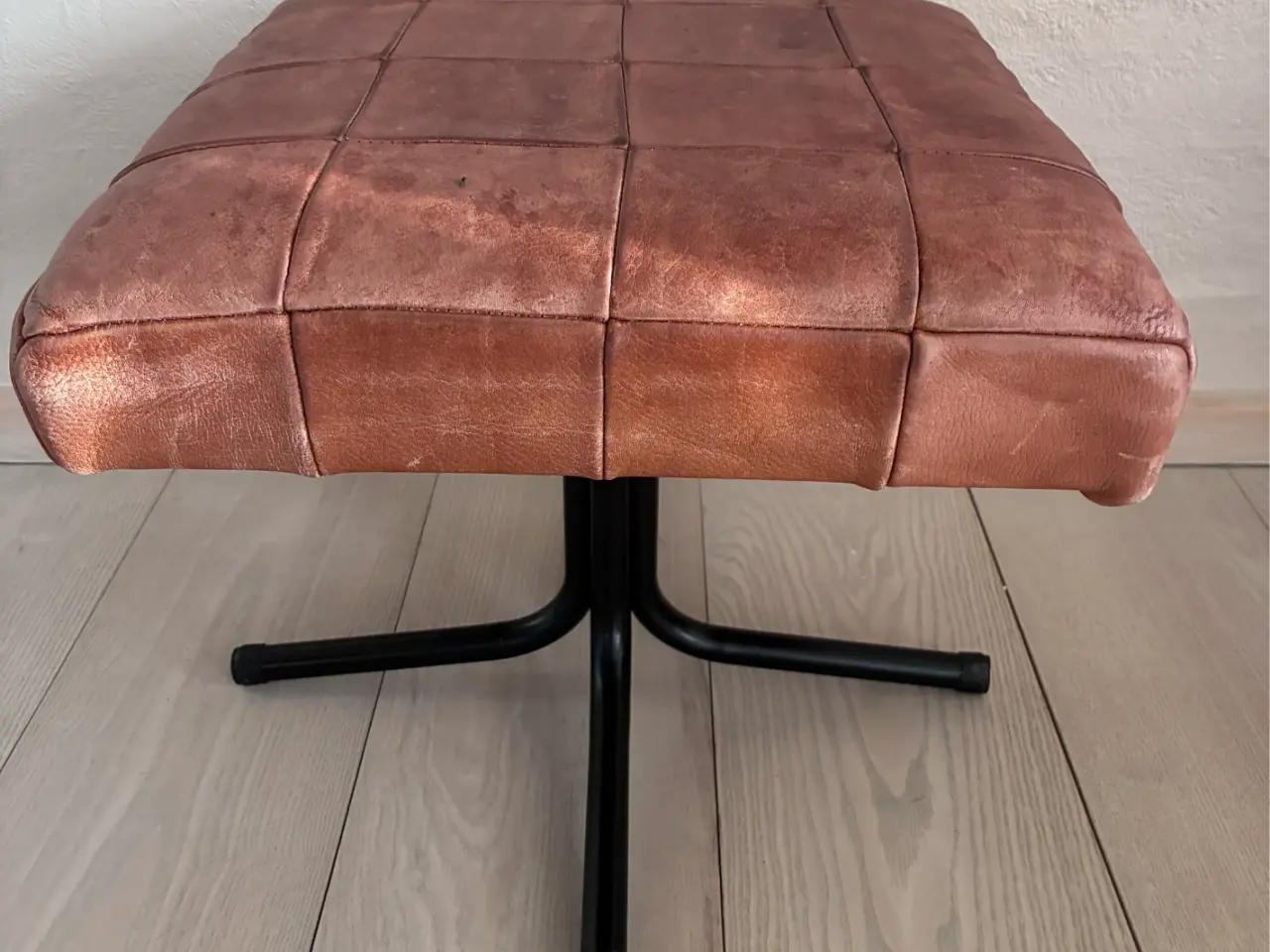 Billede 1 - Vintage skammel m/lækker cognacfarvet patchwork læ
