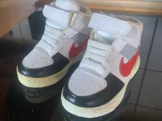 Nike sko til børn str 21