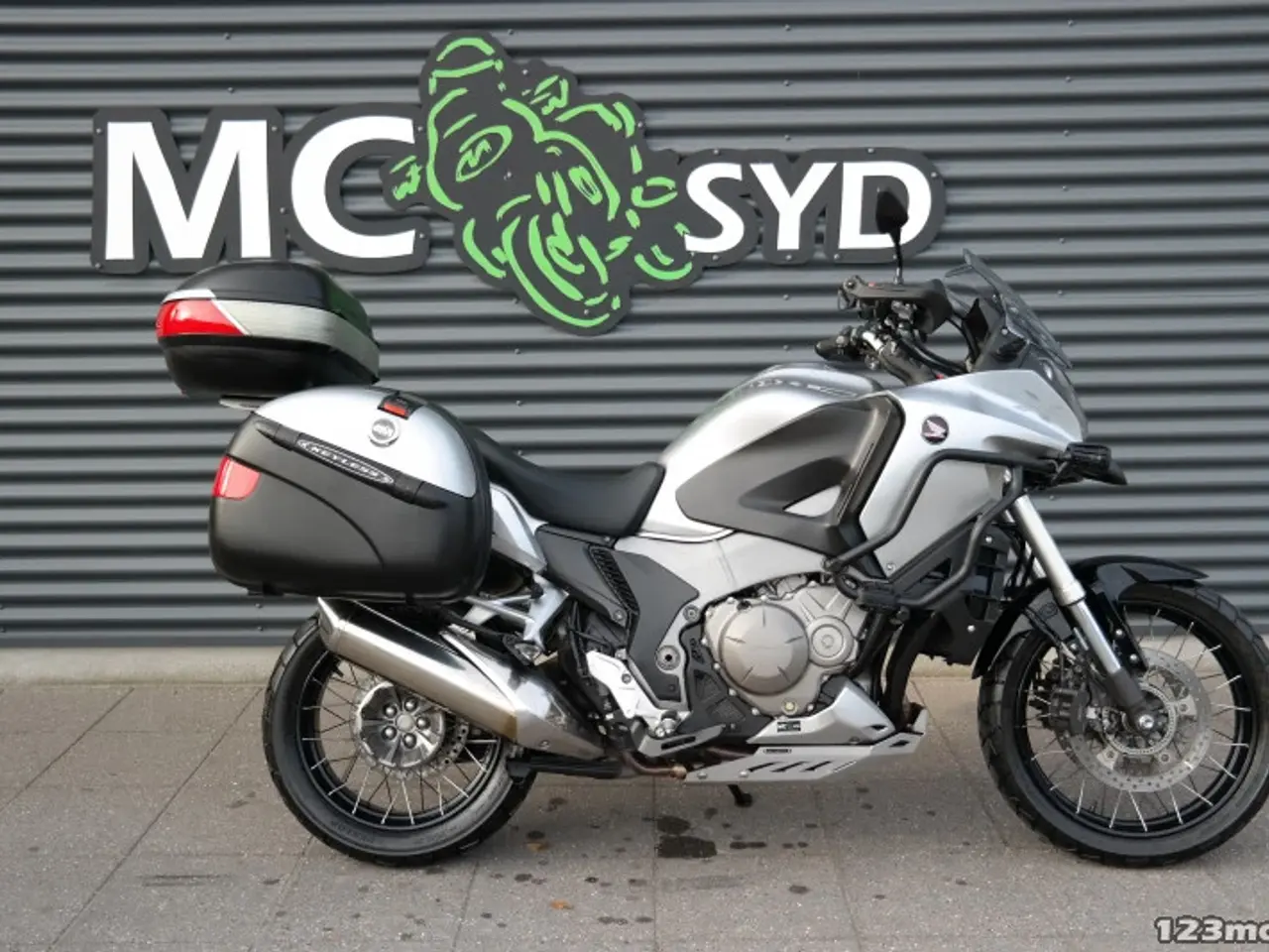 Billede 1 - Honda VFR 1200 X MC-SYD BYTTER GERNE
