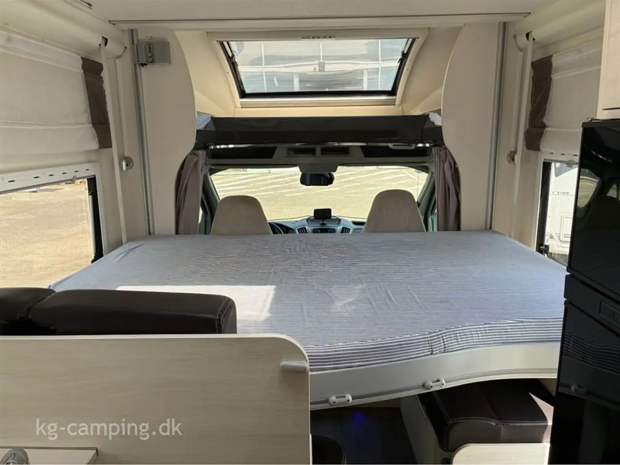 Billede 11 - 2019 - Chausson Flash 716 UNDER KLARGØRING - Rummelig Ford Chausson fra 2019 - 4 sovepladser med hæve-/sænkesystem