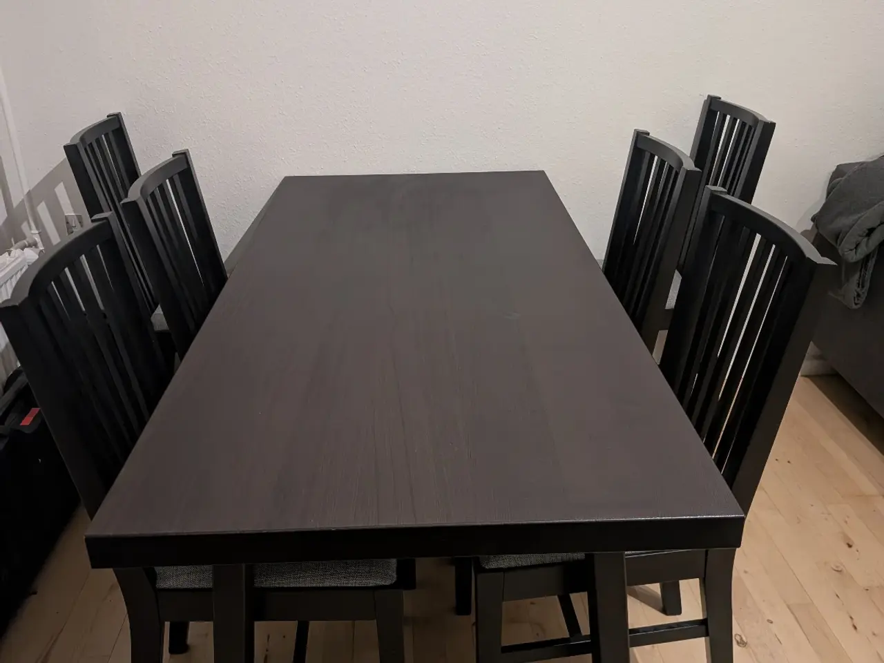 Billede 1 - Spisebord med stole