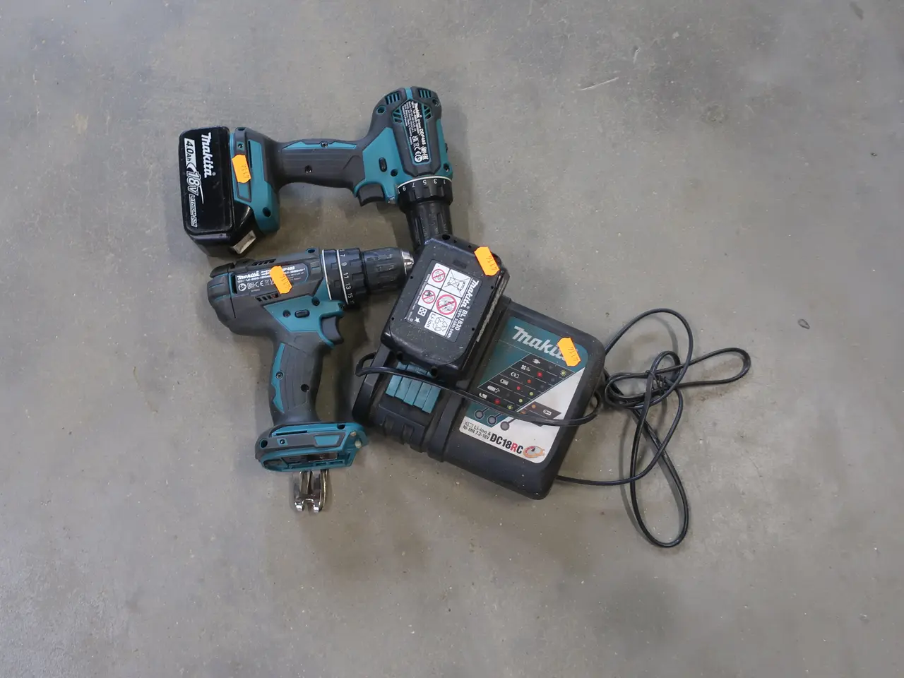 Billede 1 - 2 stk. skruemaskiner, 2 stk. batterier samt 1 lader MAKITA