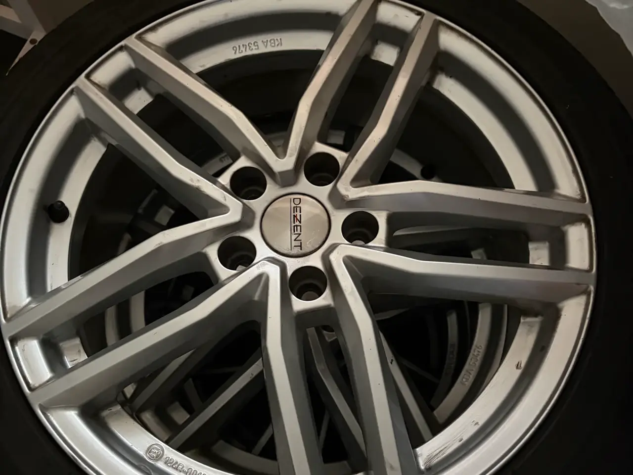 Billede 1 - Vinterdæk sælges har siddet på skoda
