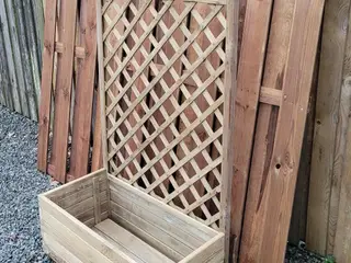 Plantekasse / Blomsterkasse med espalier