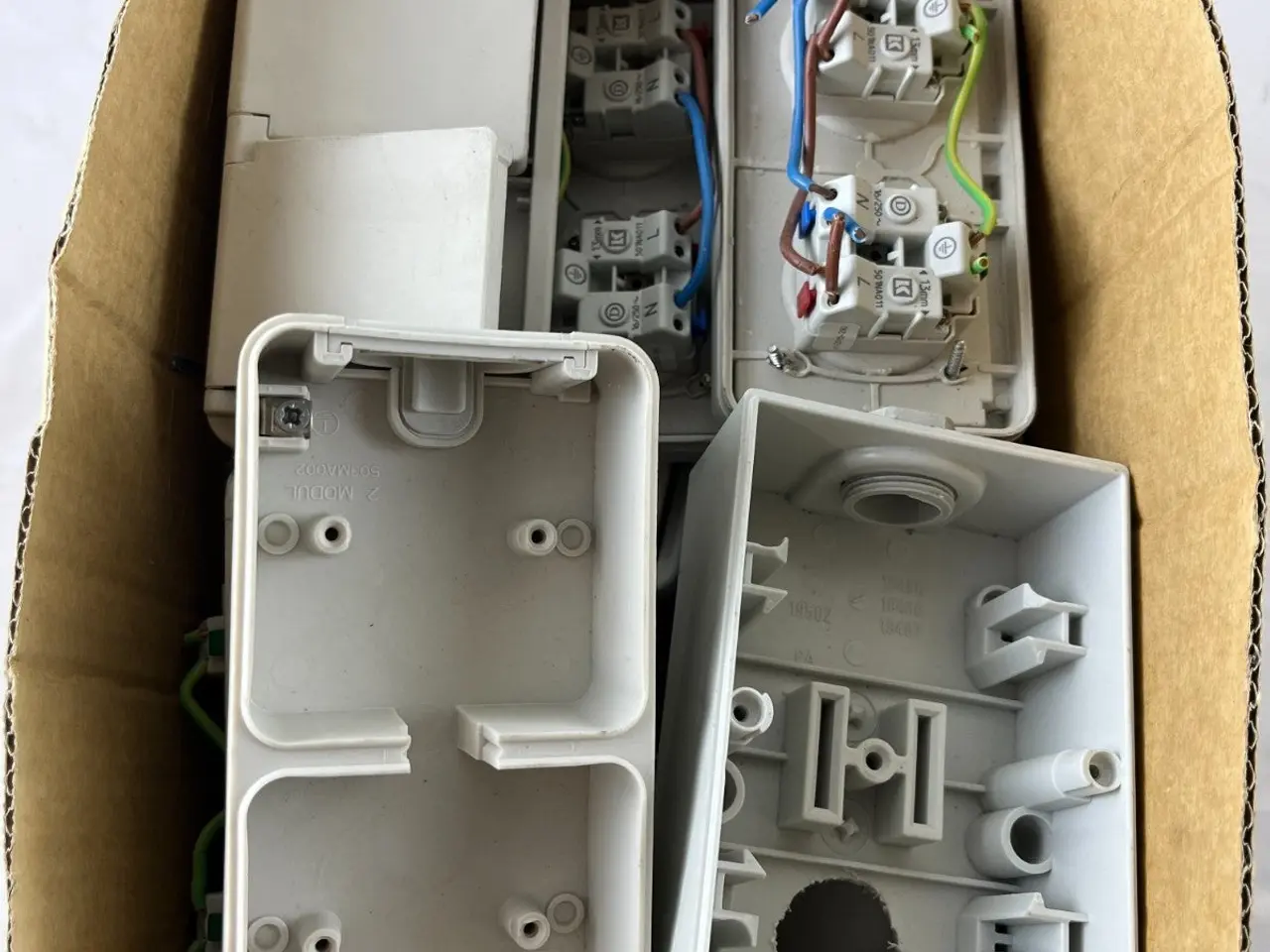 Billede 2 - parti Surface Mount IP44 Schuko Sockets & Rotary