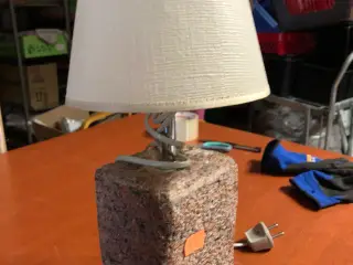 Bornholmsk granit bord lampe