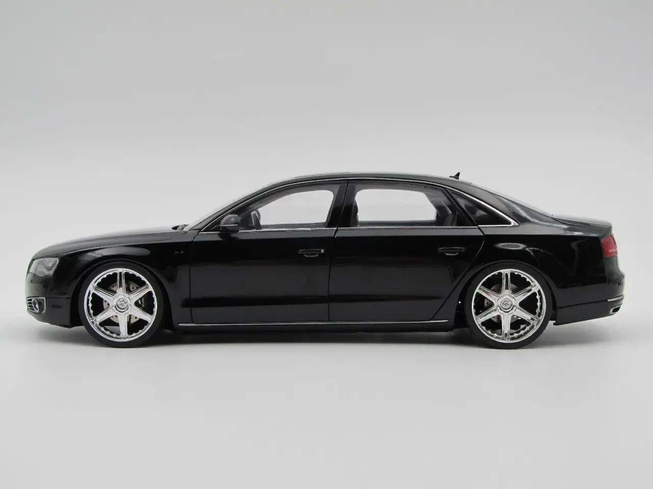 Billede 7 - 2010 Audi A8L W12 LED lys og Panoramatag 1:18