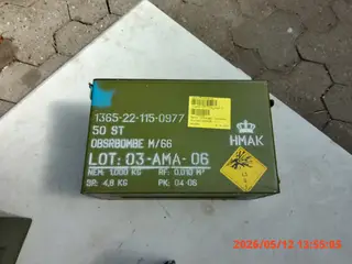 Ammunitions kasser uden låg.
