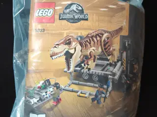 Lego Jurassic T. rex Transport - 75933