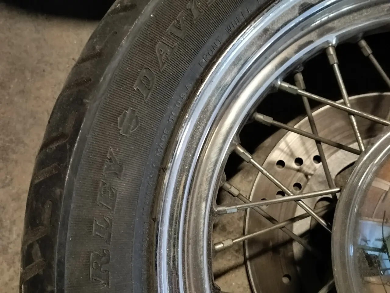 Billede 6 - Harley Davidson, to stk 16" hjul.