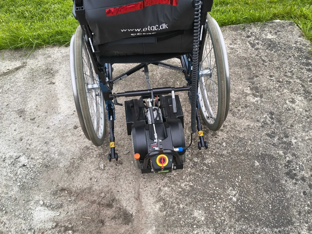 Billede 7 - Kørestol, letvægt med hjælpemotor for ledsager
