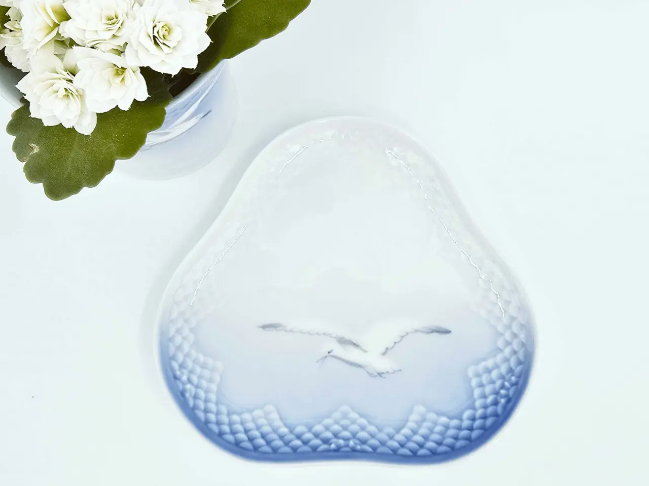 Billede 2 - Mågestel Trekantet Bakke uden guldkant Porcelæn