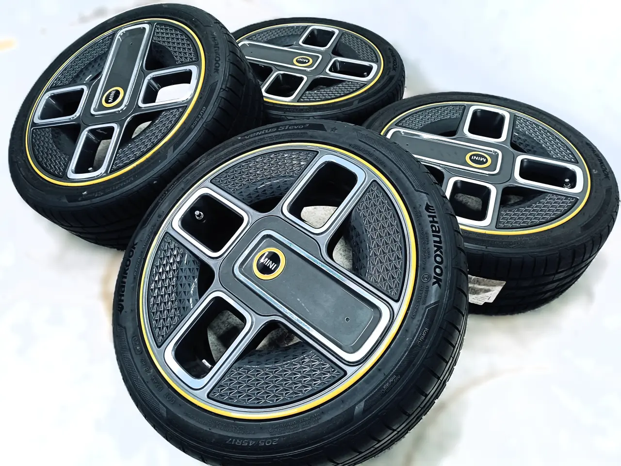 Billede 2 - 5x112 17" ET54 nav 66,6ø MINI sommersæt inkl.TPMS