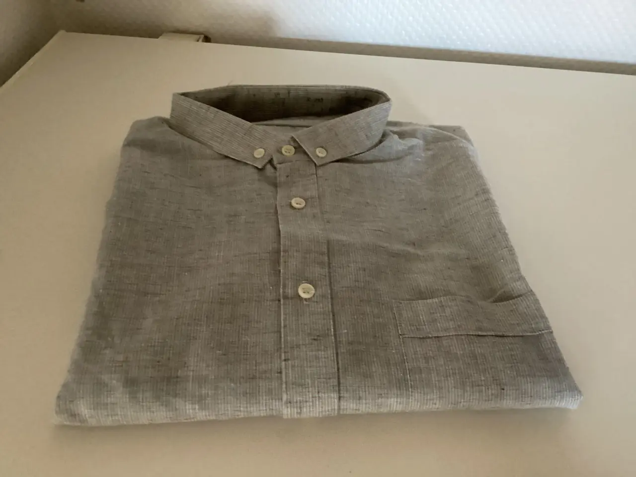 Billede 2 - T-shirts, skjorte og vendbar vest