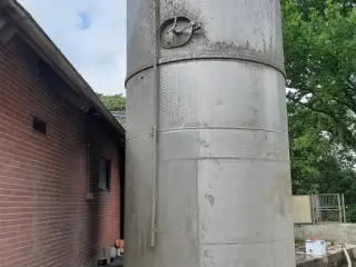- - - Ståltank rustfri ca. 24000 L