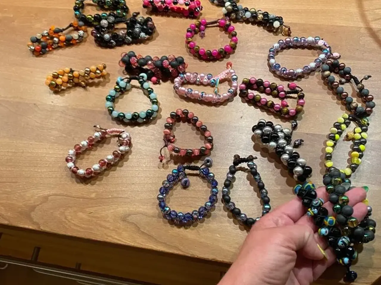Billede 1 - Nye knyttede armbånd
