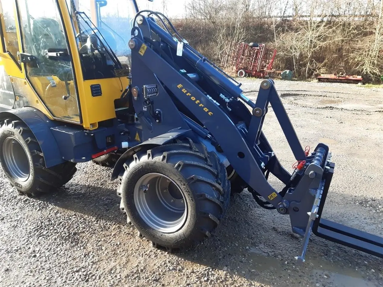 Billede 5 - Eurotrac W12 F  mellem tårn