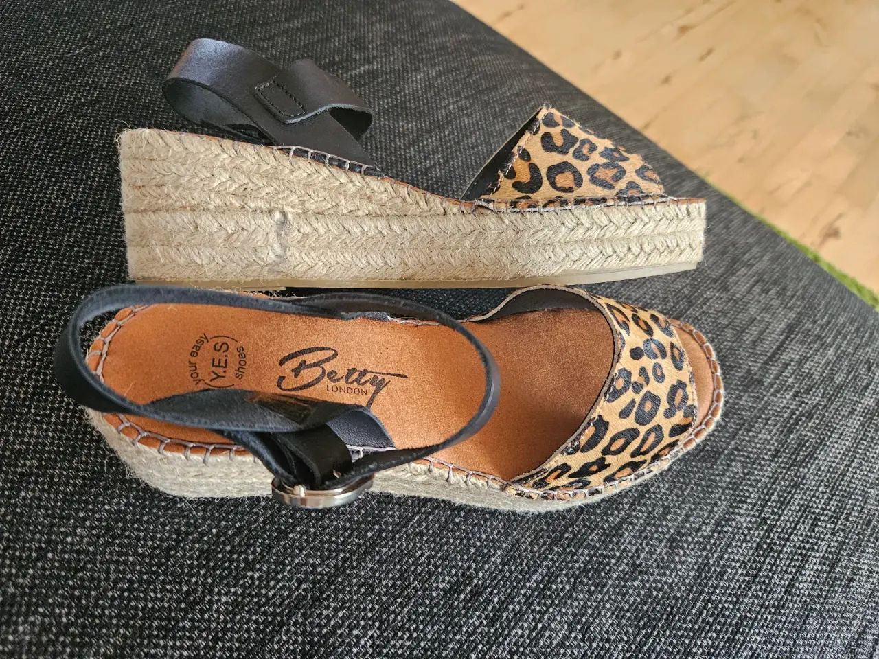Billede 4 - UBRUGTE SANDALER 