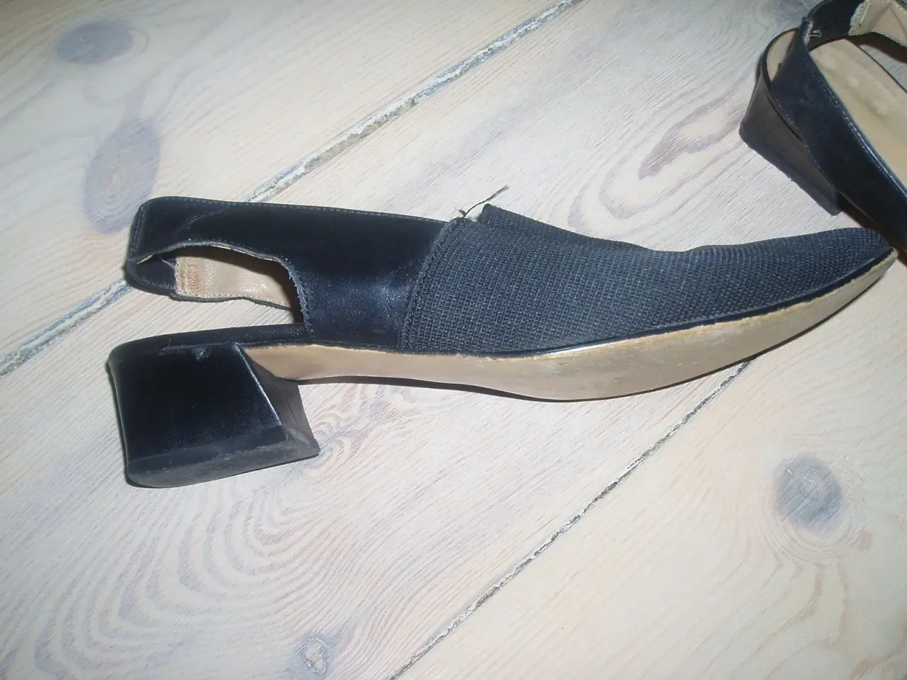 Billede 3 - Fin spids sko i stof str. 38(37)
