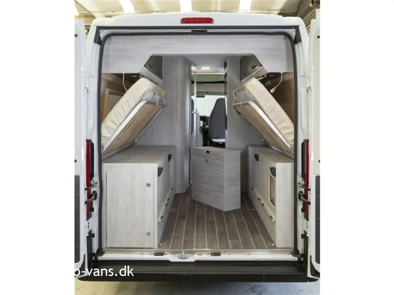 Billede 9 - 2026 - Rollerteam Livingstone DUO Sport   CamperVan med enkeltsenge som kan omforandres til dobb.seng