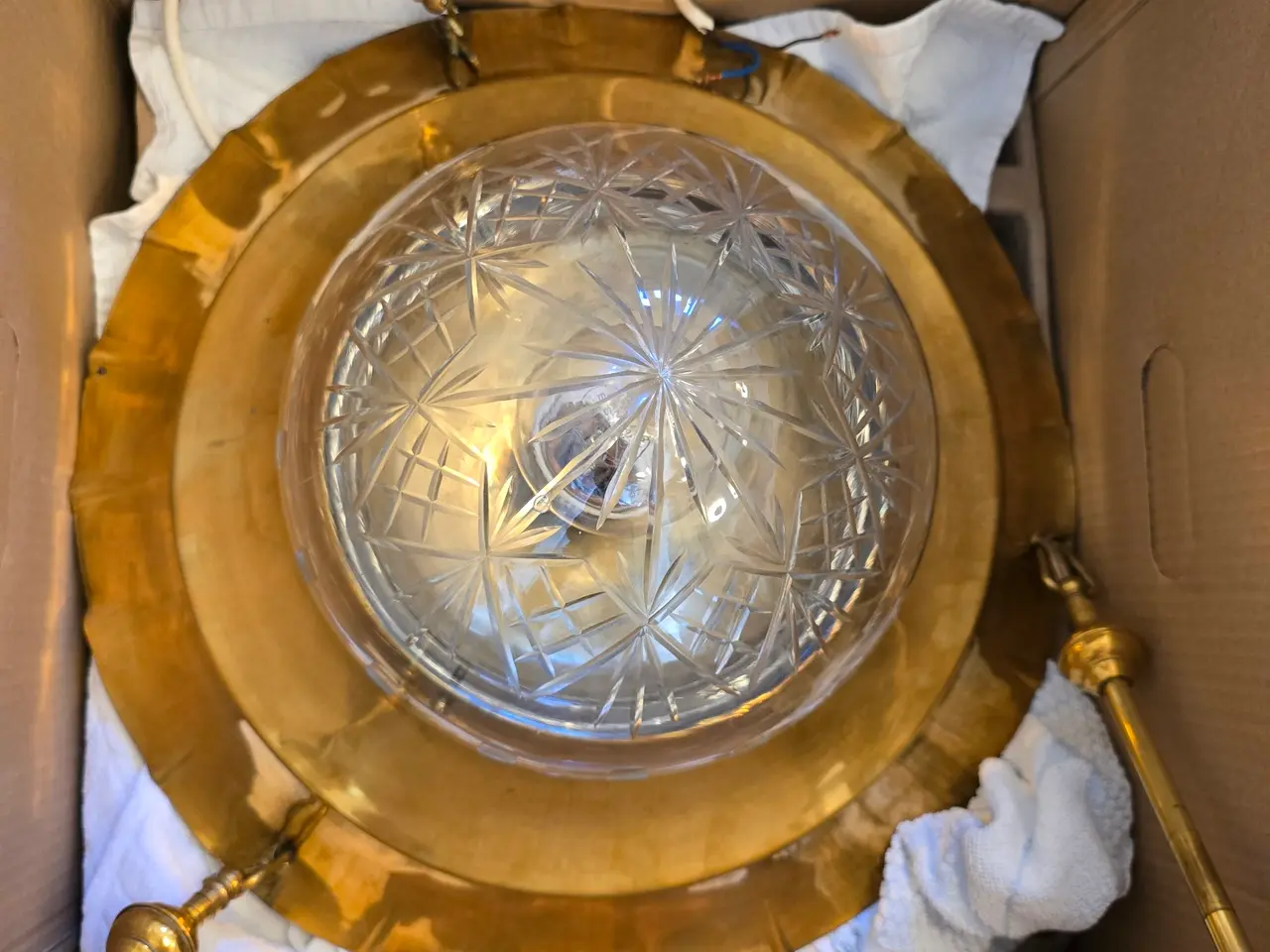 Billede 4 - Antik loftslampe i massiv messing med slebne glas