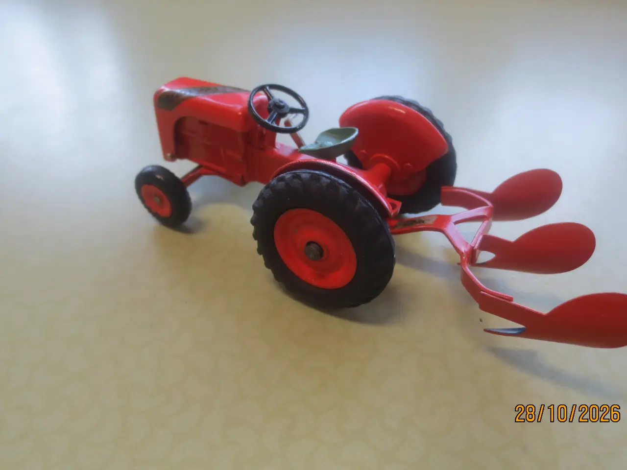 Billede 2 - 1 stk Modeltraktor Tekno Ferguson og plov