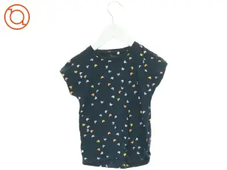 T-Shirt fra Basic needs (str. 104 cm)