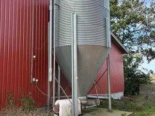 Fodersilo 12 tons.