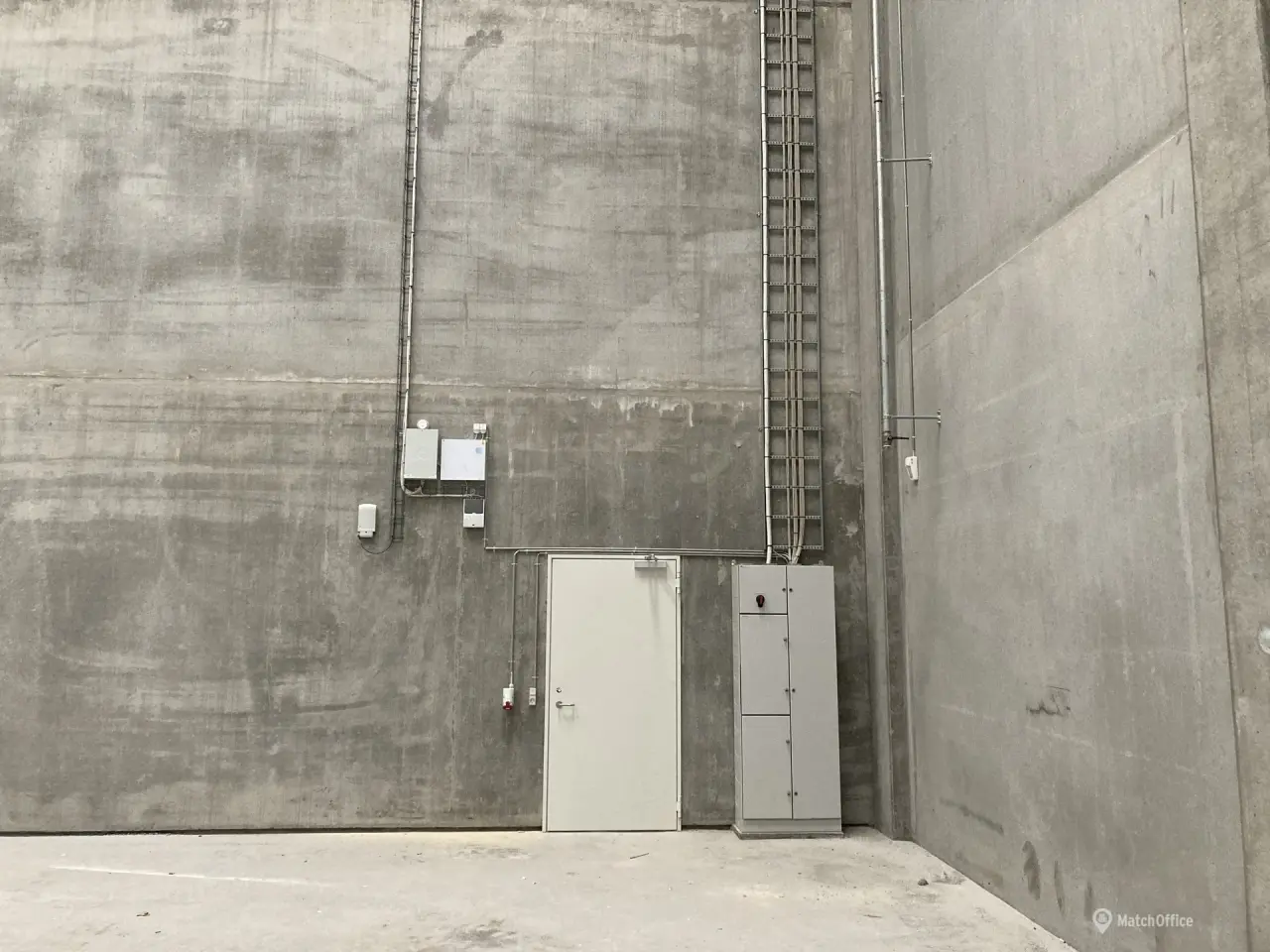 Billede 2 - 4.274 m2 Lager- Logistik-lejemål med 132 m2 kontor