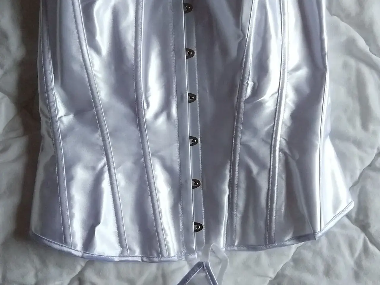 Billede 1 - Glat satin korset, str. 38