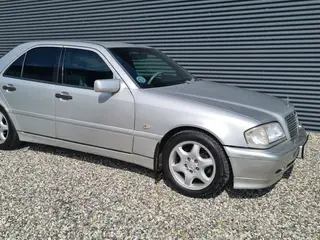 Mercedes-Benz C180 aut. 122HK