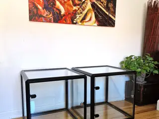 2 stk Store firkantede glasmontre.