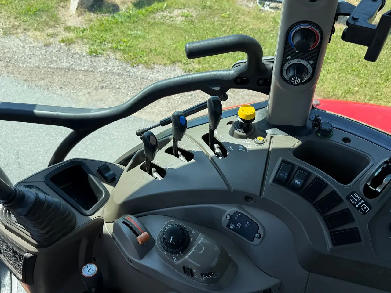 Billede 13 - Case IH Farmall 120C Let brugt traktor, kun 577 timer - Vendegear og Aircon