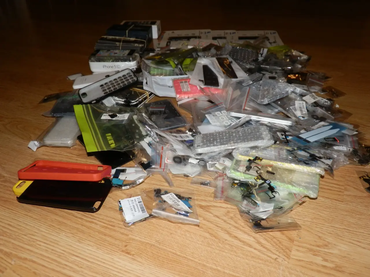 Billede 6 - Stort lot med div. iPhone 5, 5S, 5C og div. dele.