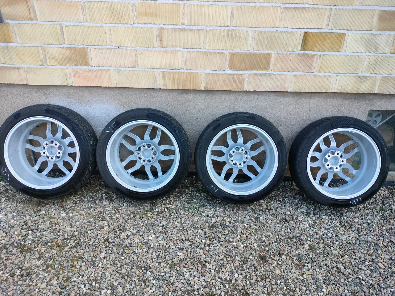 Billede 3 - Sommerdæk 225/45 R18 V på alufælge