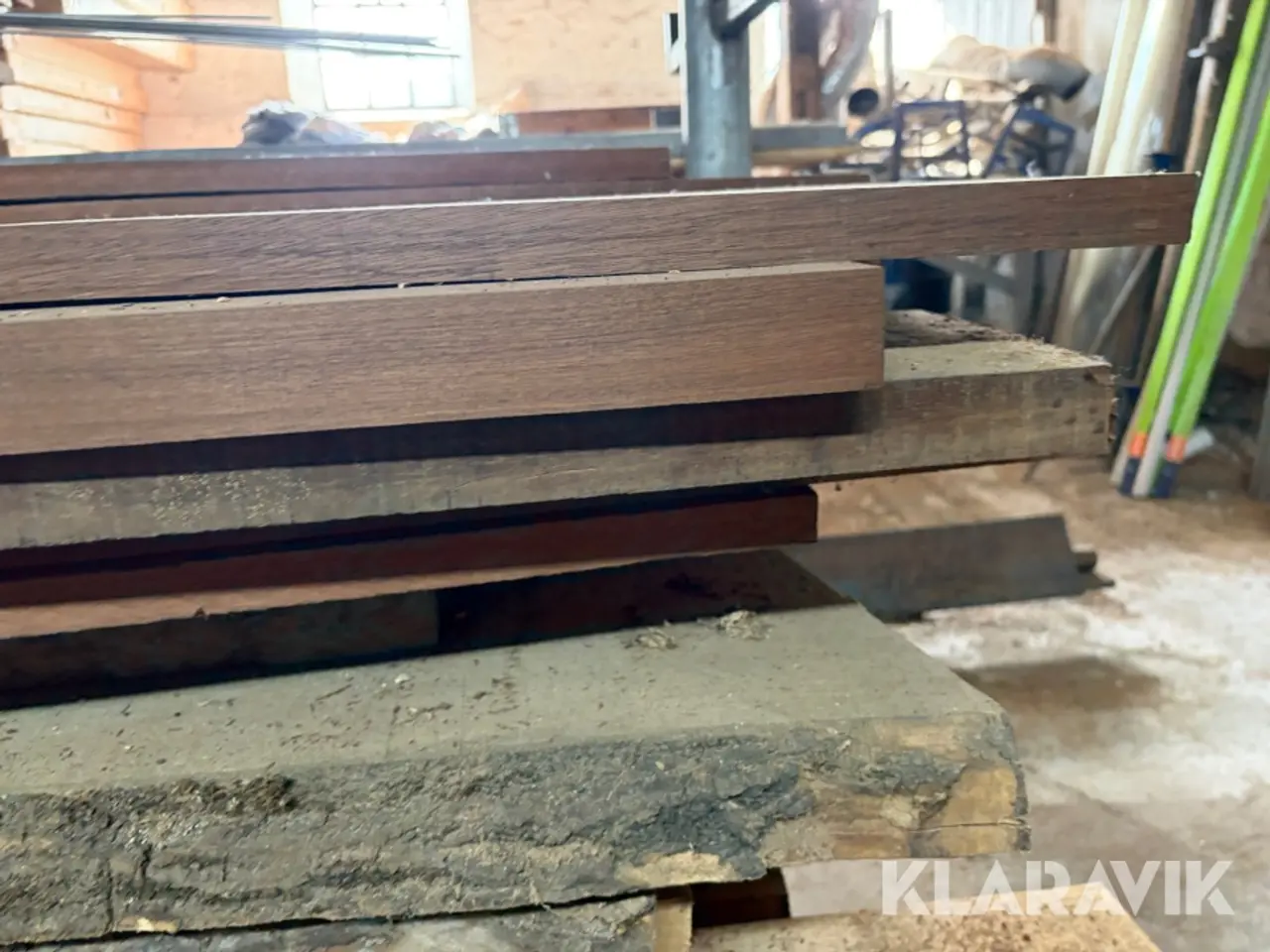 Billede 7 - Lot med blandede planker - Elm og Mahogni 1 palle